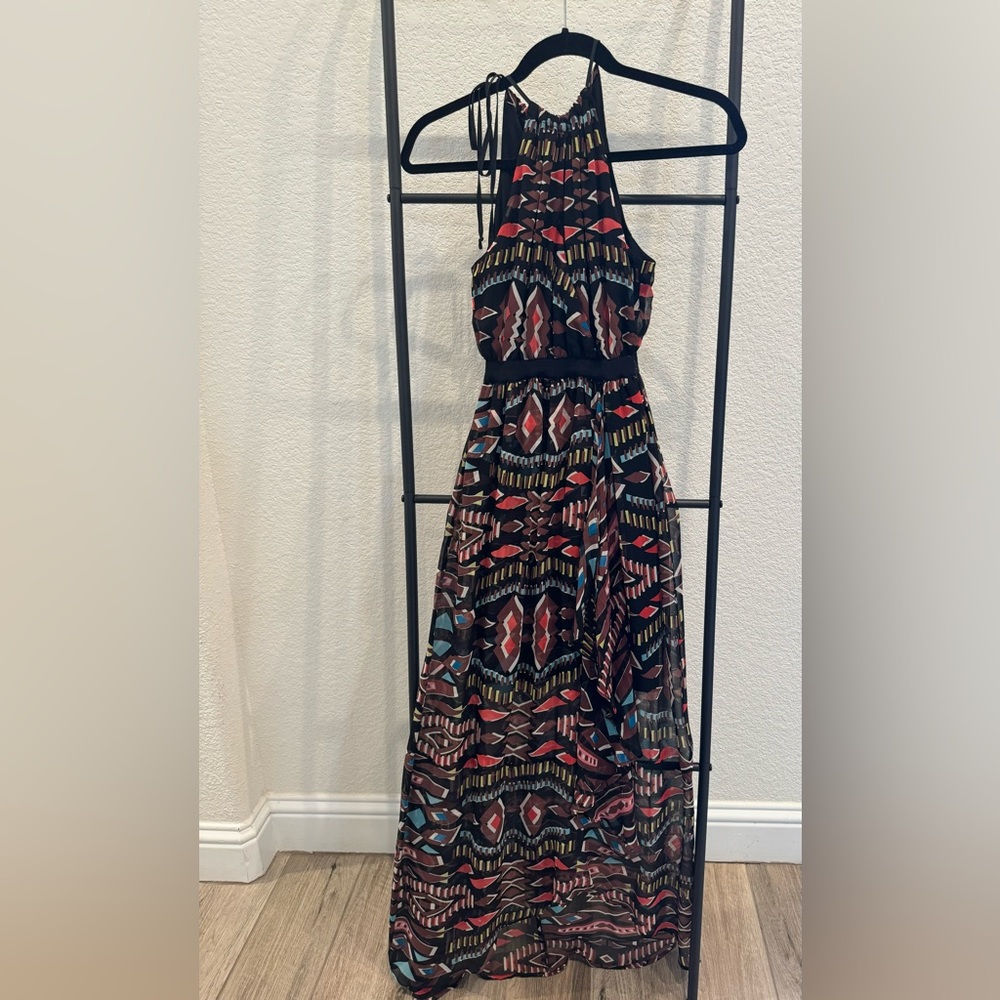 A beautiful tied neck patterned dress, in great condition size Small petite.